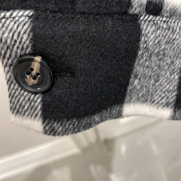 Ladies Black and White Flannel Shirt with pockets - Picture 5 of 5